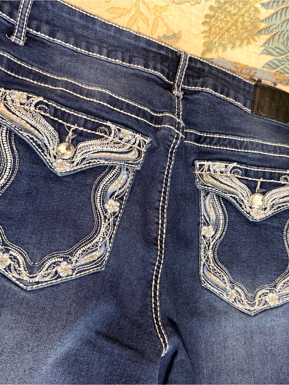 Boutique Women's Dark Indigo Boot Cut Jeans Embroidered Pockets Rhinestone NWOT